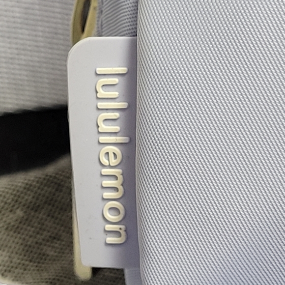 Lululemon Everywhere Belt Bag Pastel Periwinkle Spring Like New - Picture 15 of 16